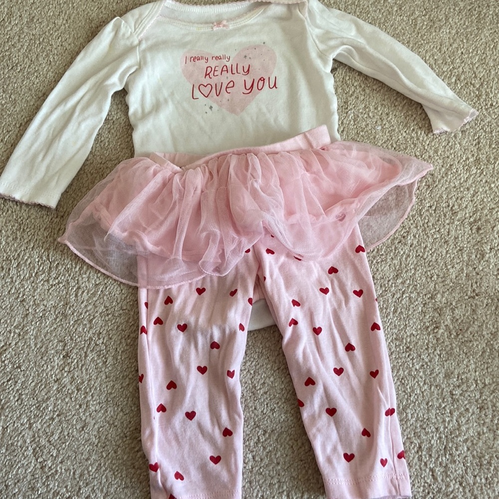 Carters Baby Girl 2 piece set 9 months